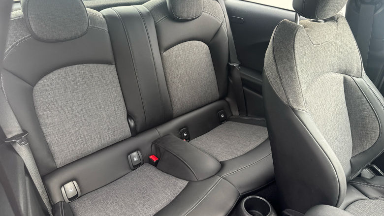 MINI Hatchback 135kW Cooper S Level 2 33kWh 3dr Auto Electric Hatchback